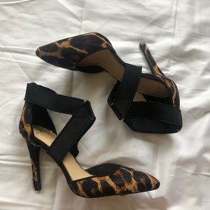Jessica Simpson heel